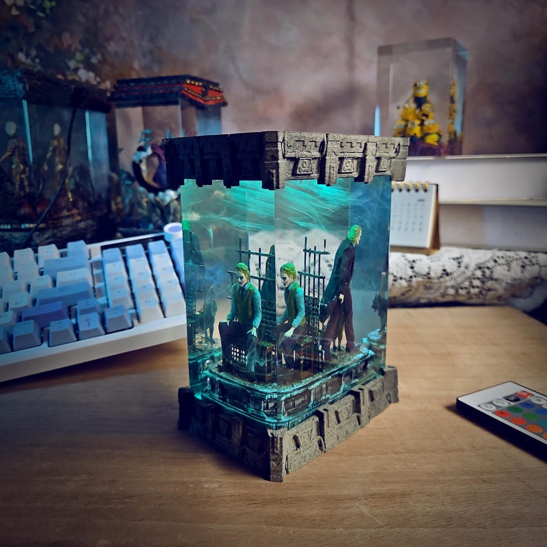 Madness Unchained – Joker Diorama Resin Lamp