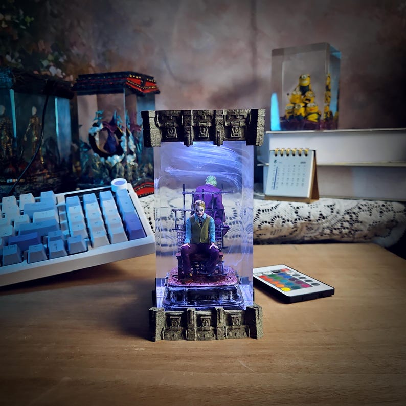 Madness Unchained – Joker Diorama Resin Lamp