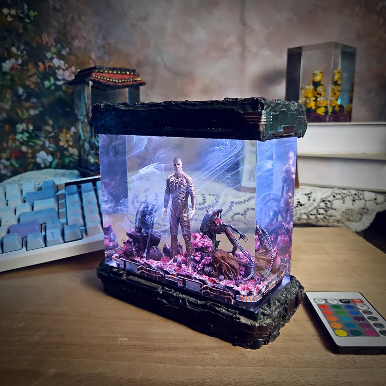 Alien Genesis – Diorama Resin LED Lamp