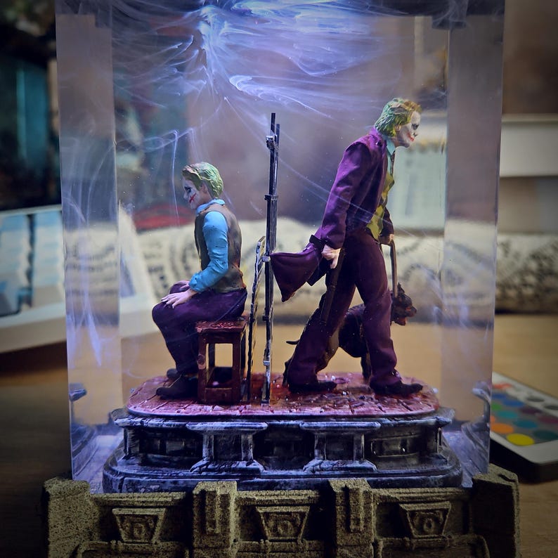 Madness Unchained – Joker Diorama Resin Lamp