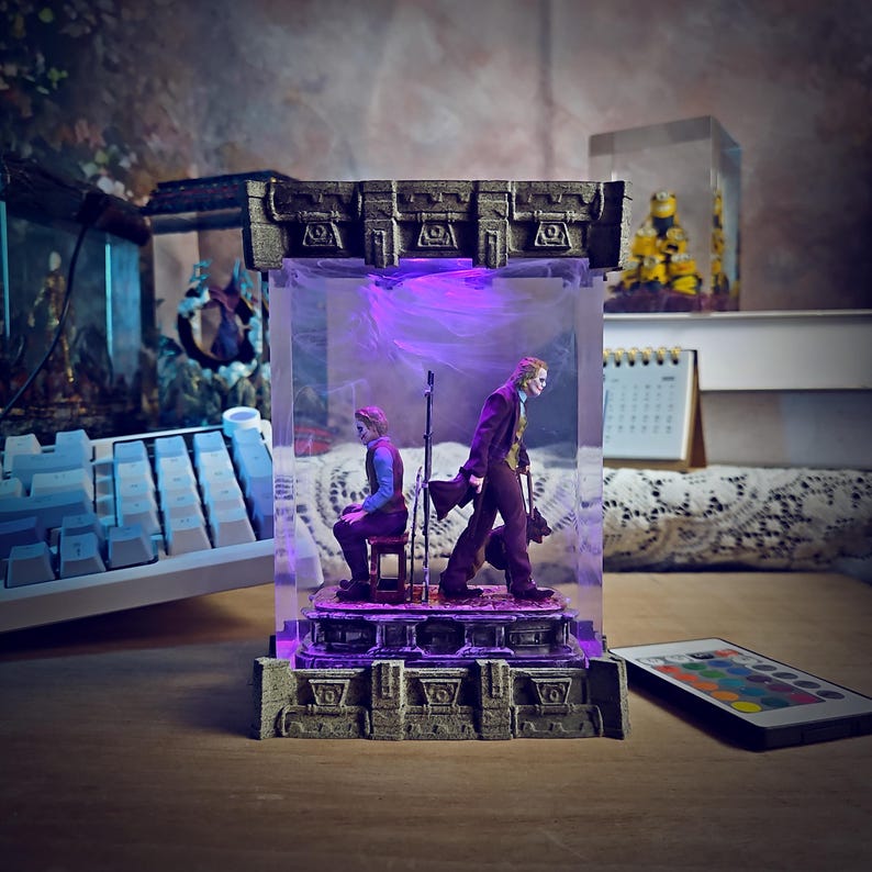 Madness Unchained – Joker Diorama Resin Lamp